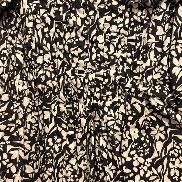 Universal Thread Black & White Ruffled Floral Print Blouse - Picture 4 of 9